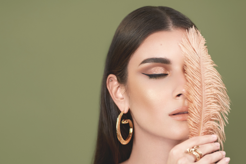 UNVEILING MIDDLE EASTERN BEAUTY TRENDS 2024 | AROOBA'S INSIGHTS
